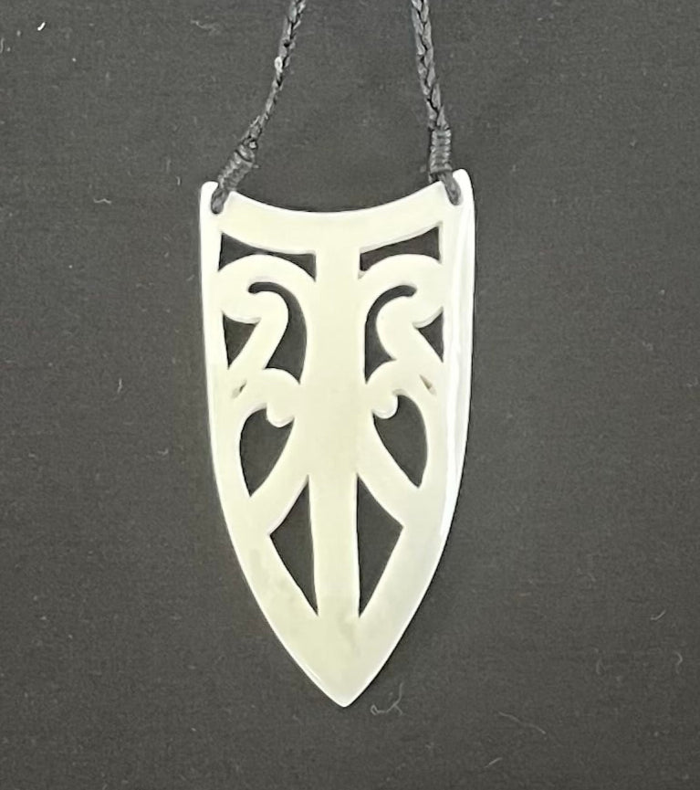 Toki Maori - Bone Carving - Toki Necklace