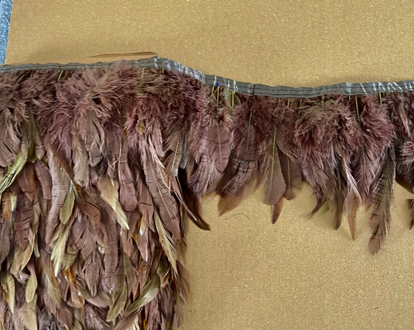 Plain coffee colour Coque Feathers 32c