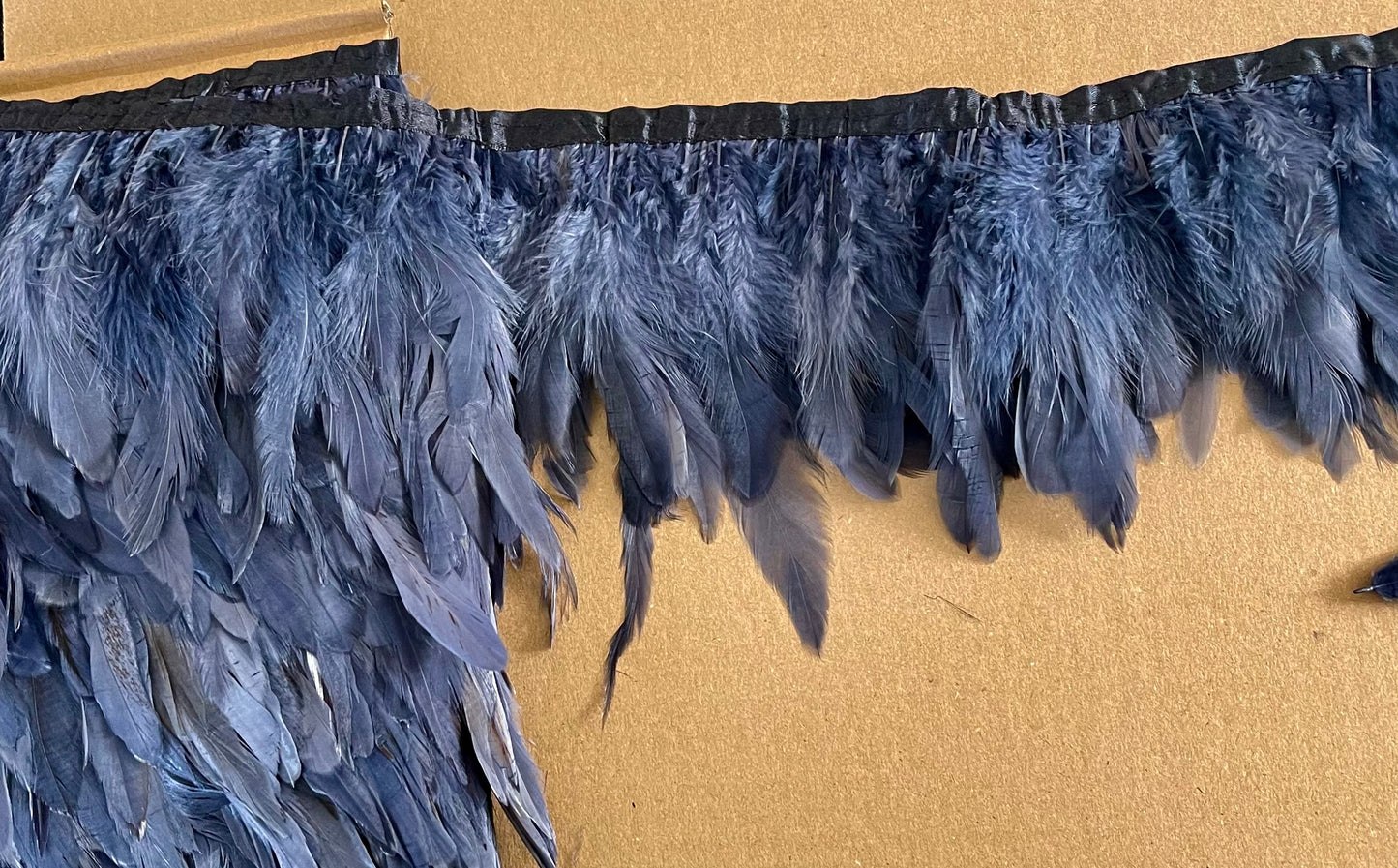 Steel grey Coque Feathers