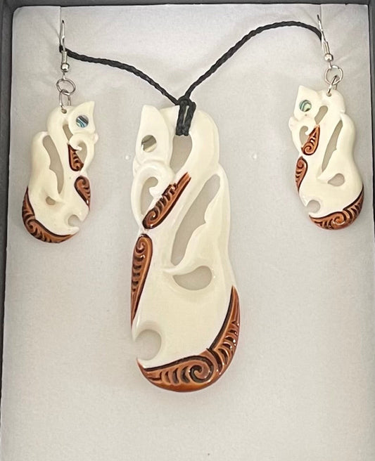 Bone Stained Manaia Set - Bone Necklace & Earrings