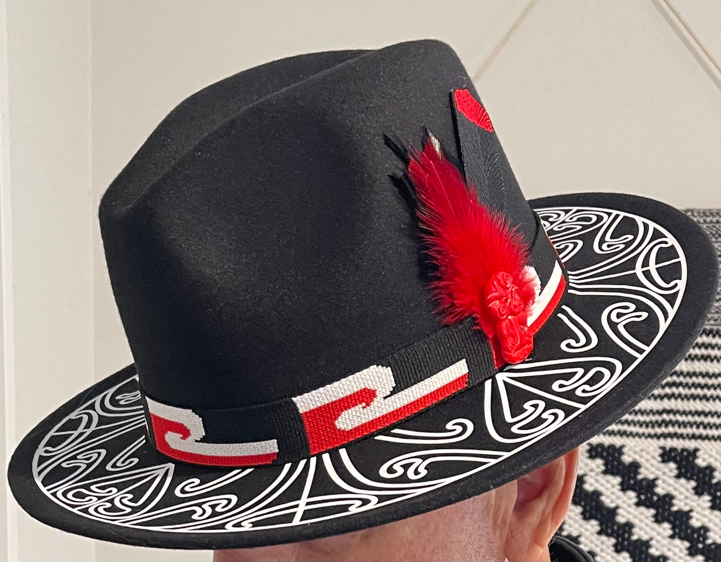 Large 63 cm Potae - Black Fedora Felt Hat with the Maori flag