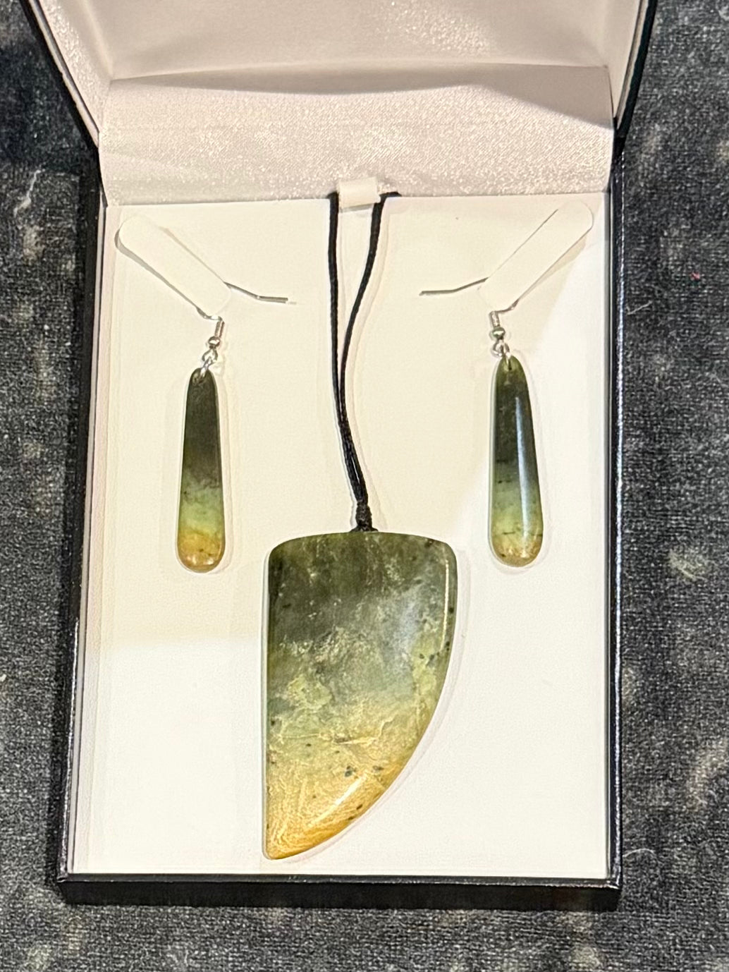 Flower jade Pounamu Toki set