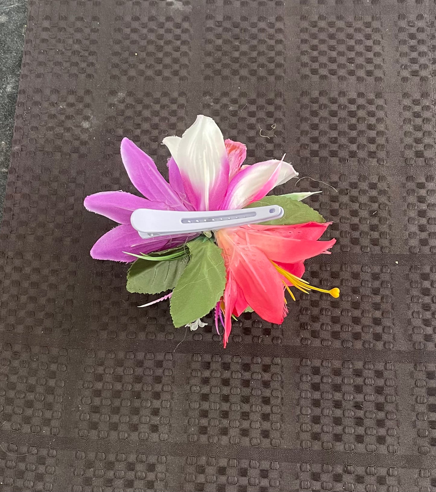Island Design Artificial Floral Hair Clip