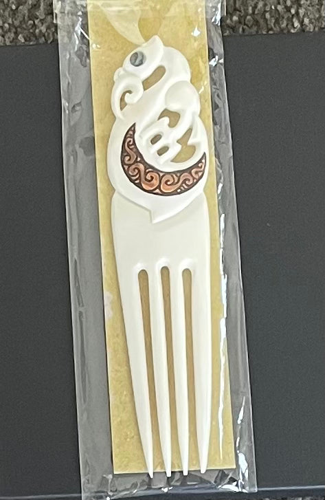 Manaia bone 4 Prong Heru Comb