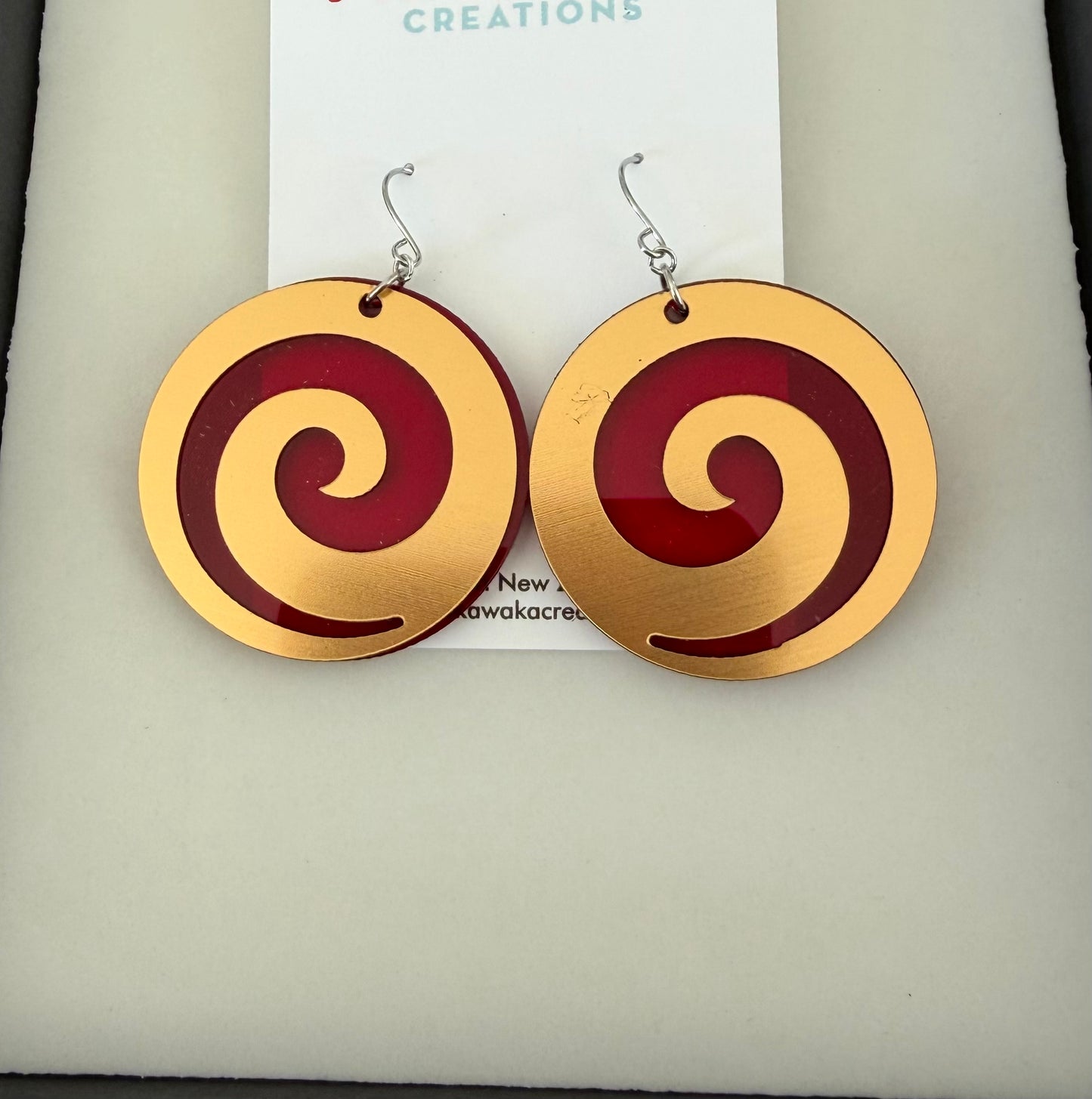 Maori Design Resin - Red Gold Earrings