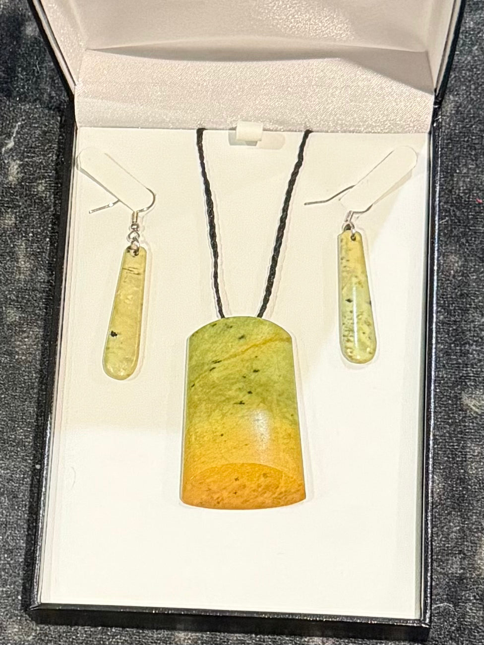 Flower jade Pounamu Toki set