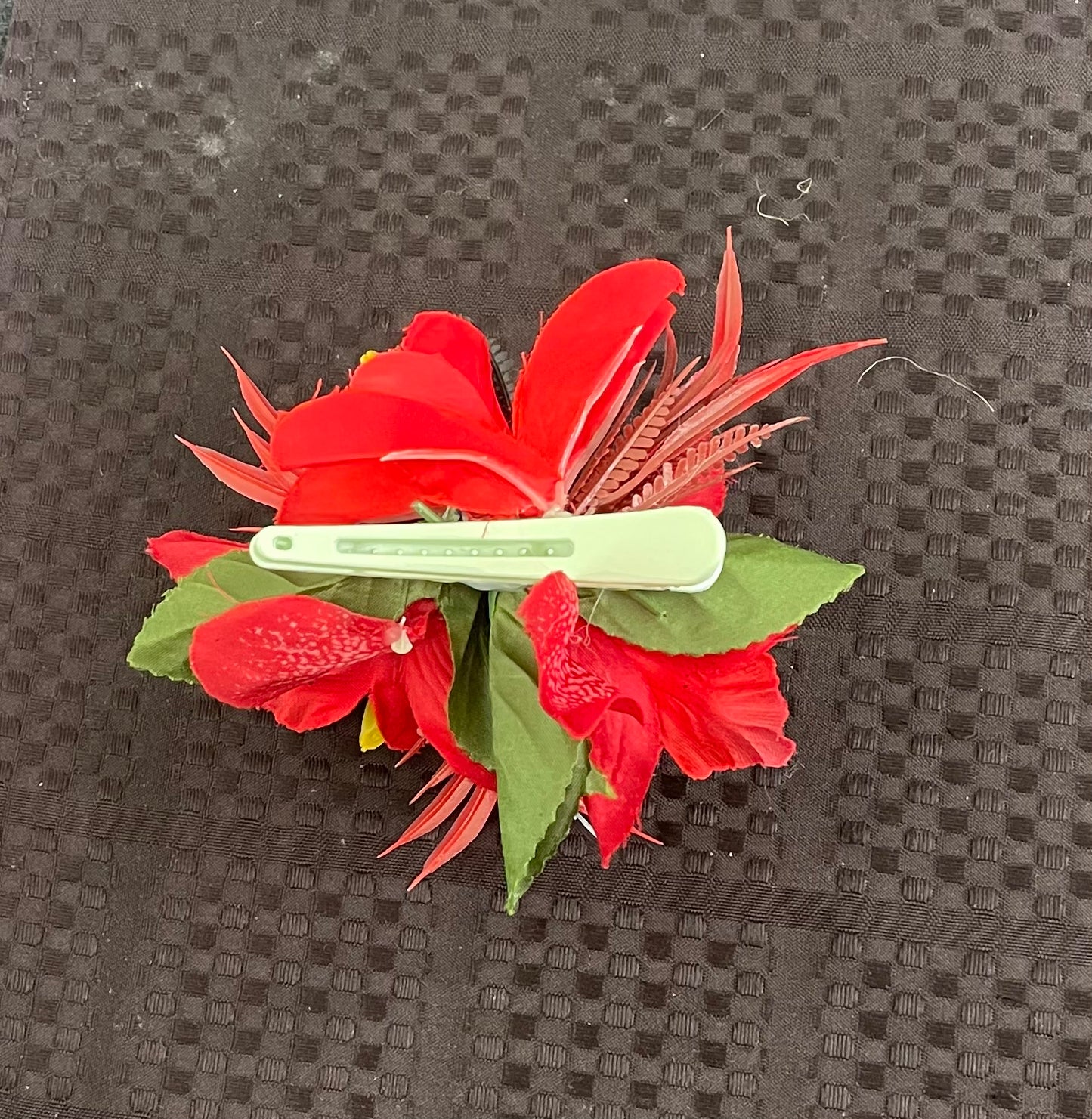 Island Design Artificial Floral Hair Clip