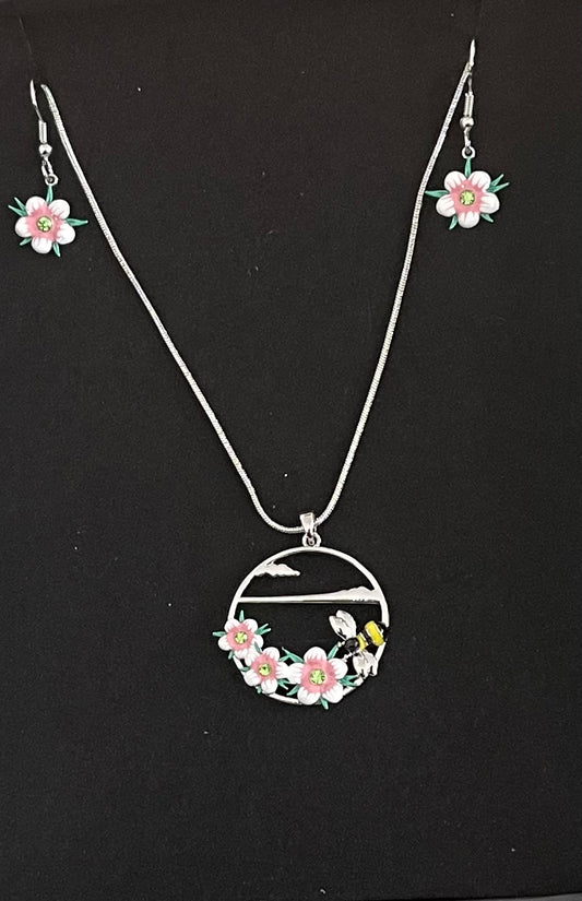 Manuka Flower with Bee Necklace and earrings
