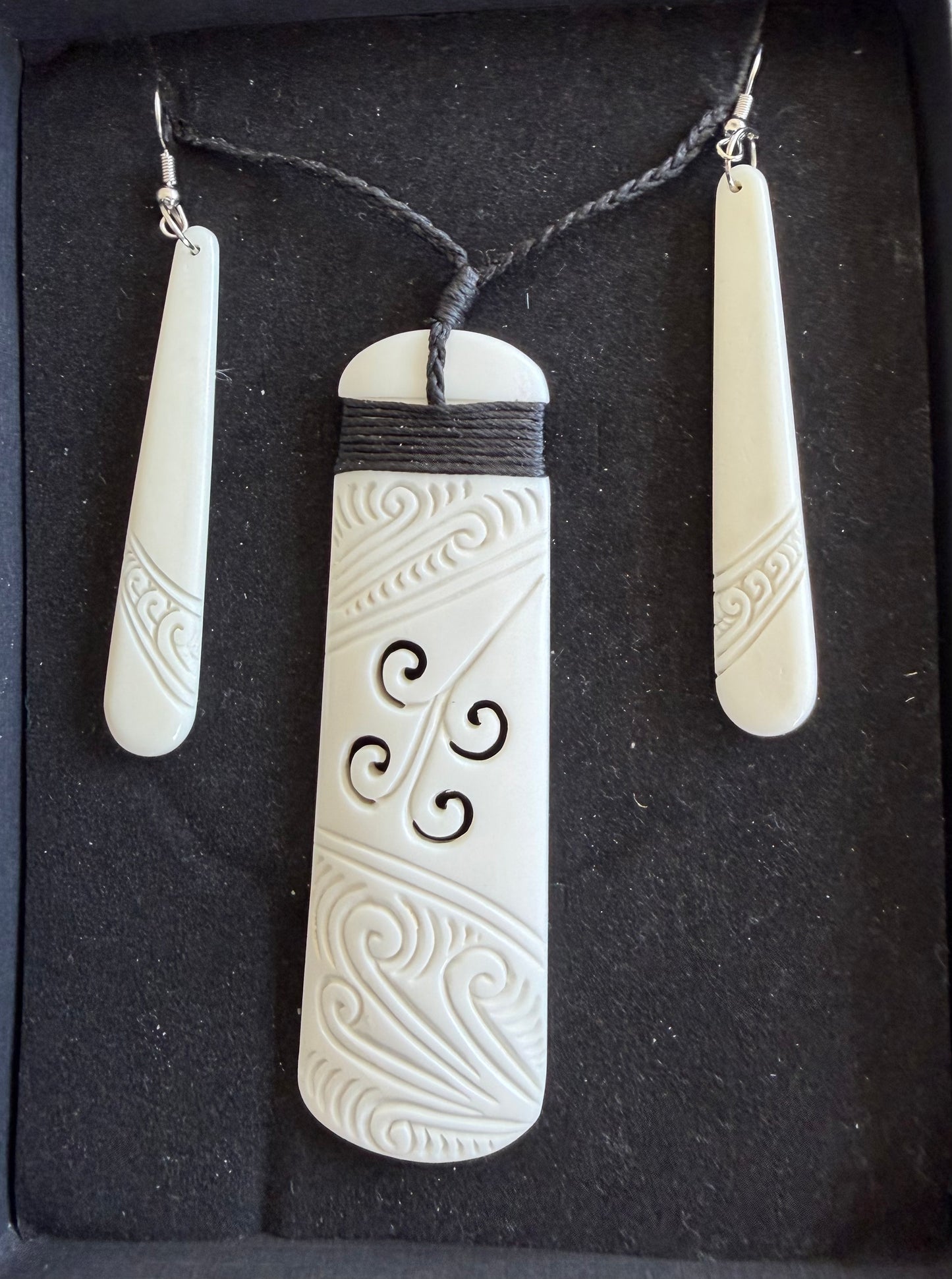 Toki Set - Bone Necklace & Earrings