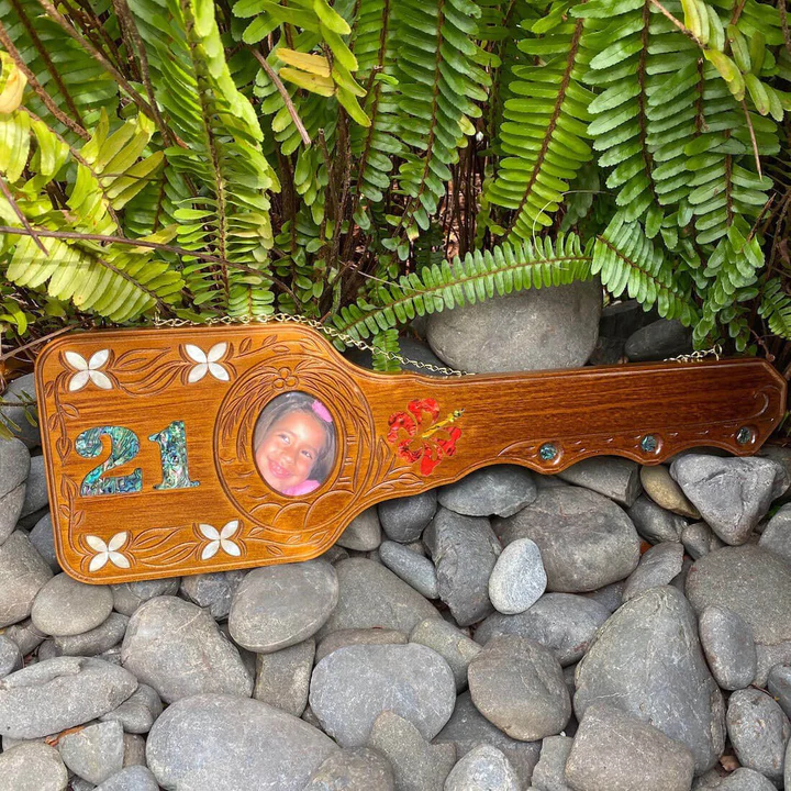Island Design With Photo Frame - 21st Keys