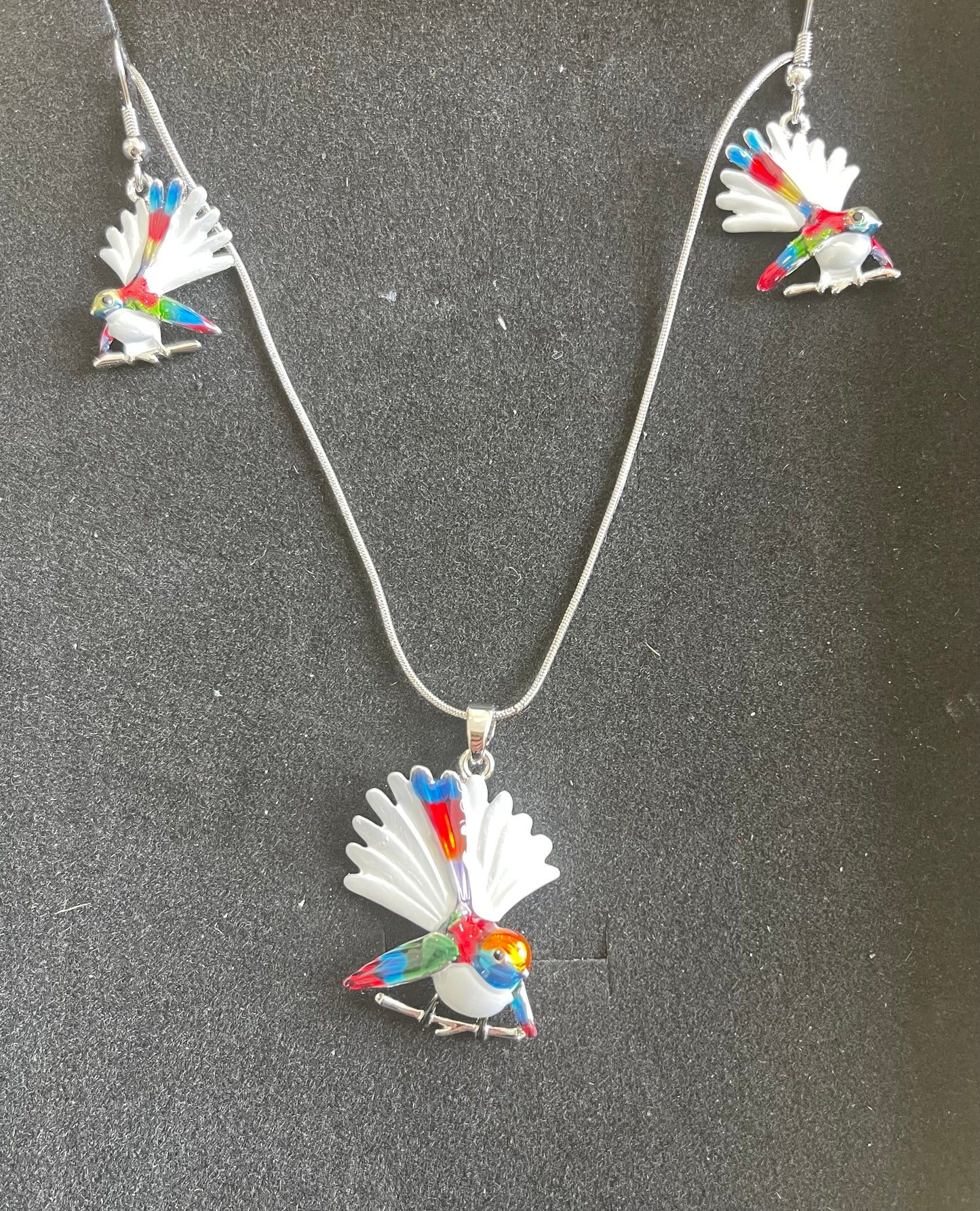 Coloured Fantail Necklace Set