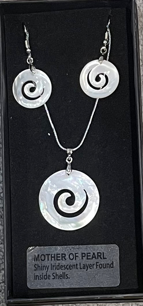 White Mother of pearl koru Necklace and Earrings