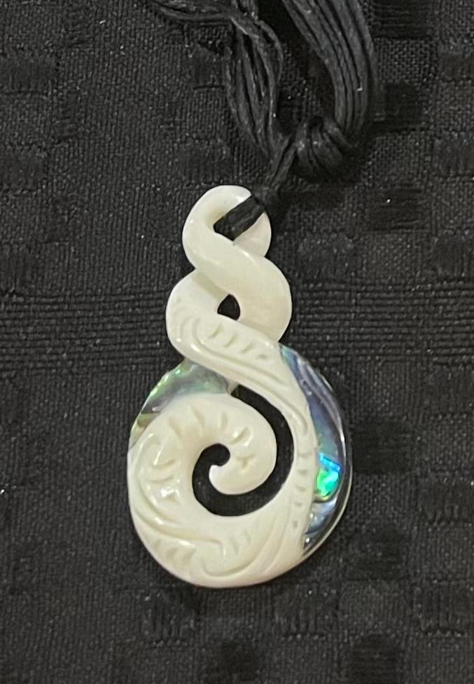 Pikorua Twist - Bone Carving Necklace - NZ Bone Carving