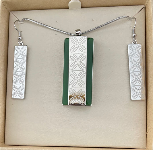 Jade toki with island pattern Necklace and Earring