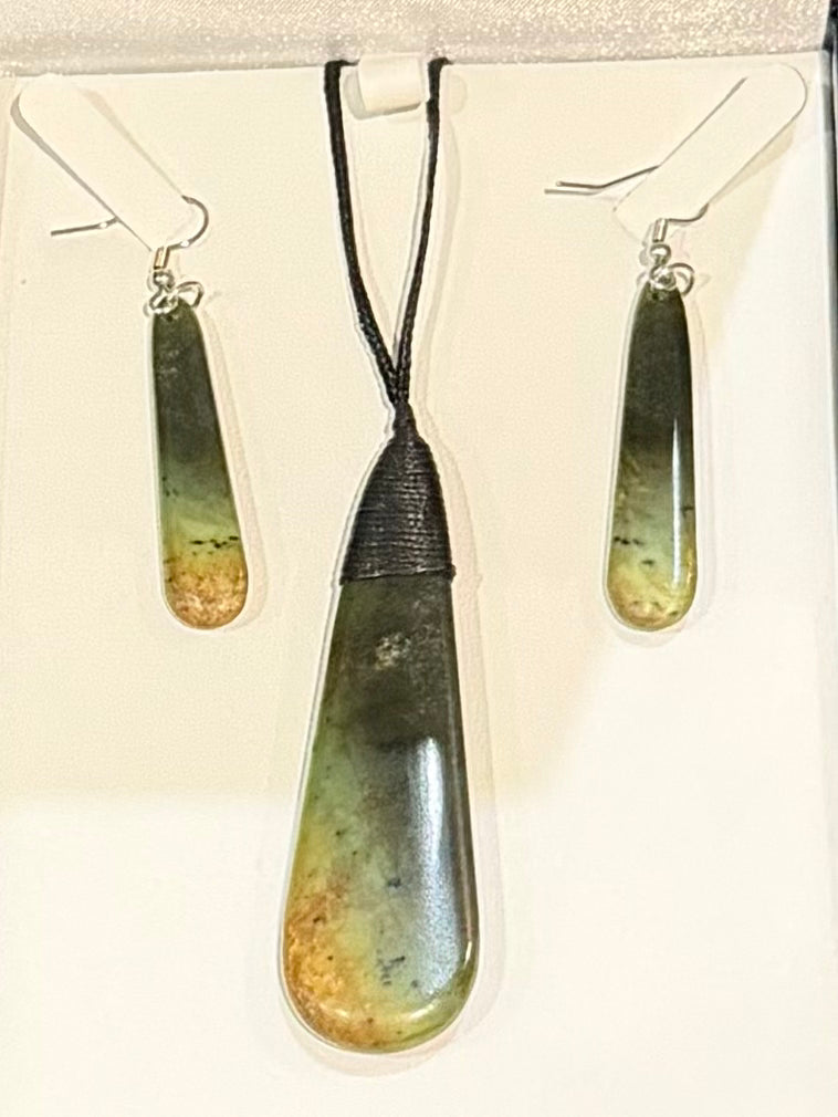 Flower jade Pounamu Toki set