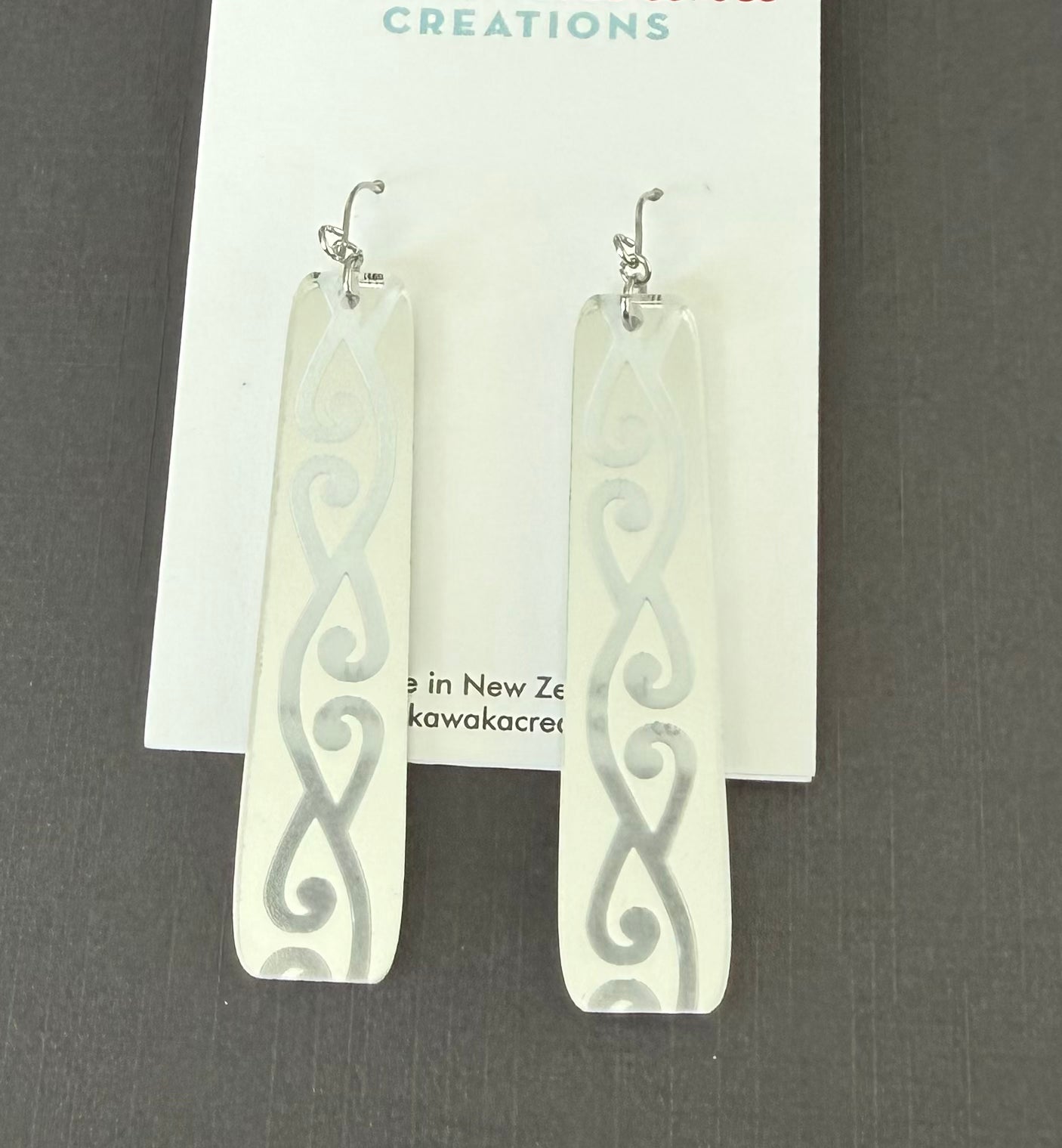 Maori Design Resin - silver mirror Earrings