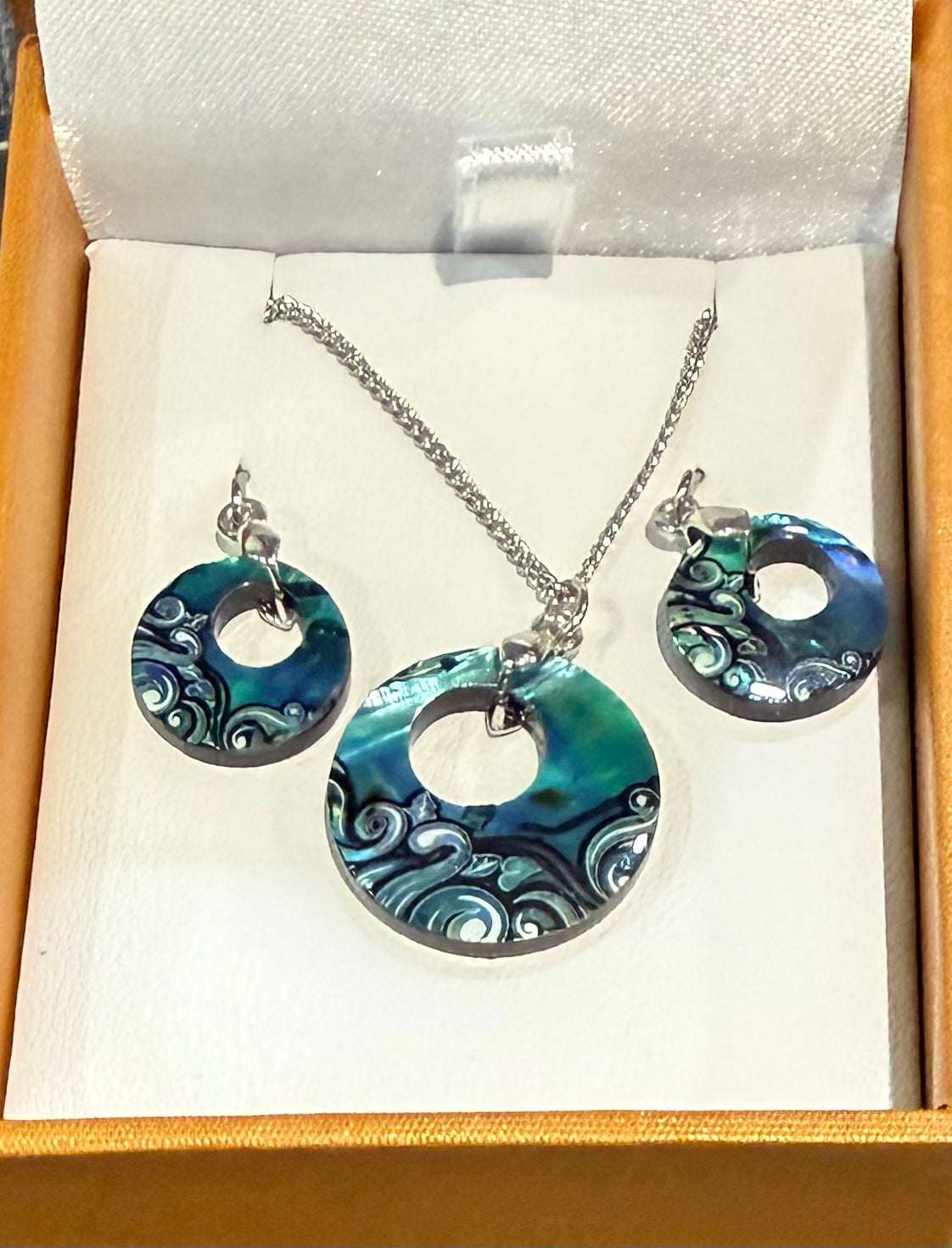 Paua doughnut Necklace and Earrings