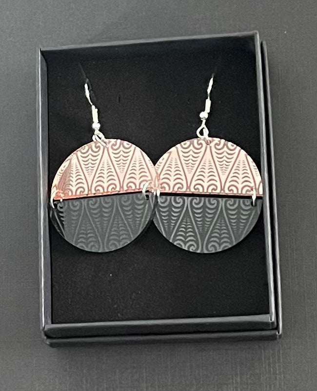Kowhaiwhai symmetry semi circle Earrings rose gold black