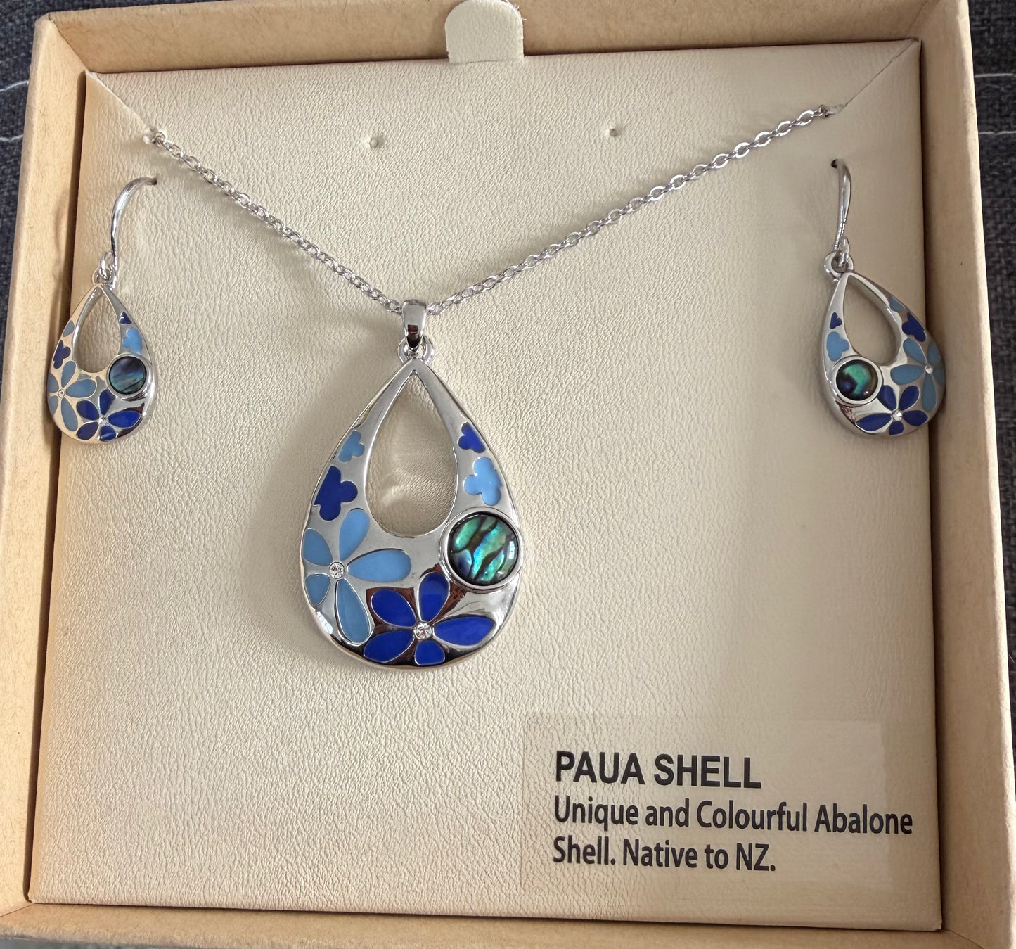 Blue Flower Paua Necklace Set