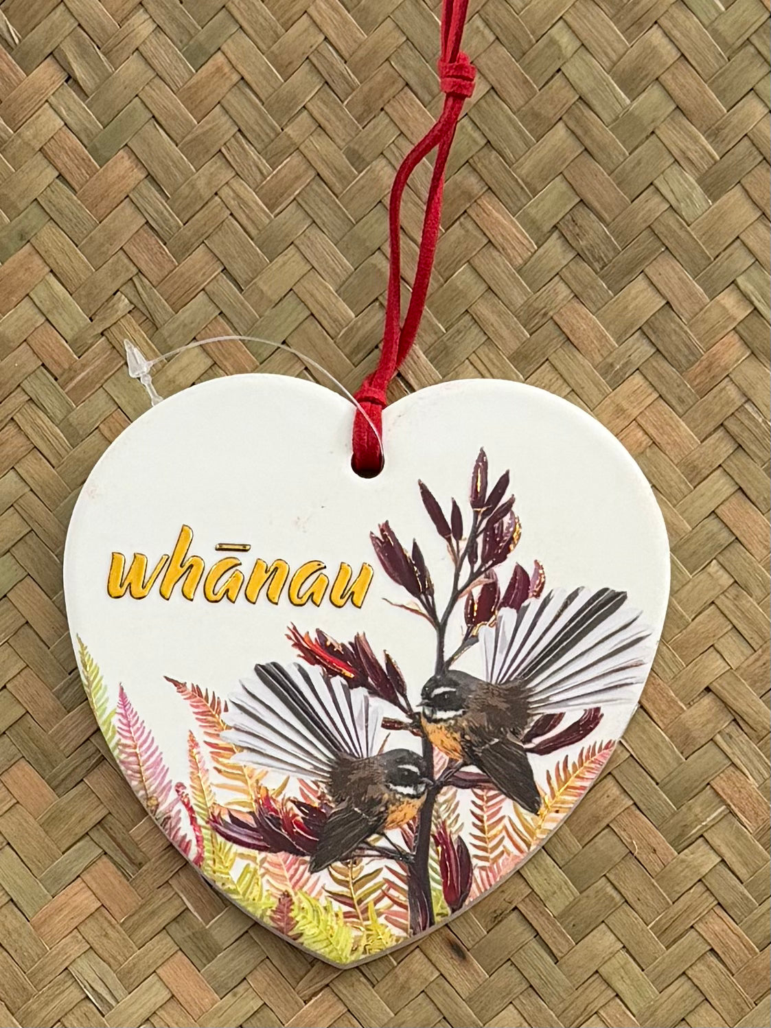 Ceramic 3D heart fantail on flax with Whanau in gold on it