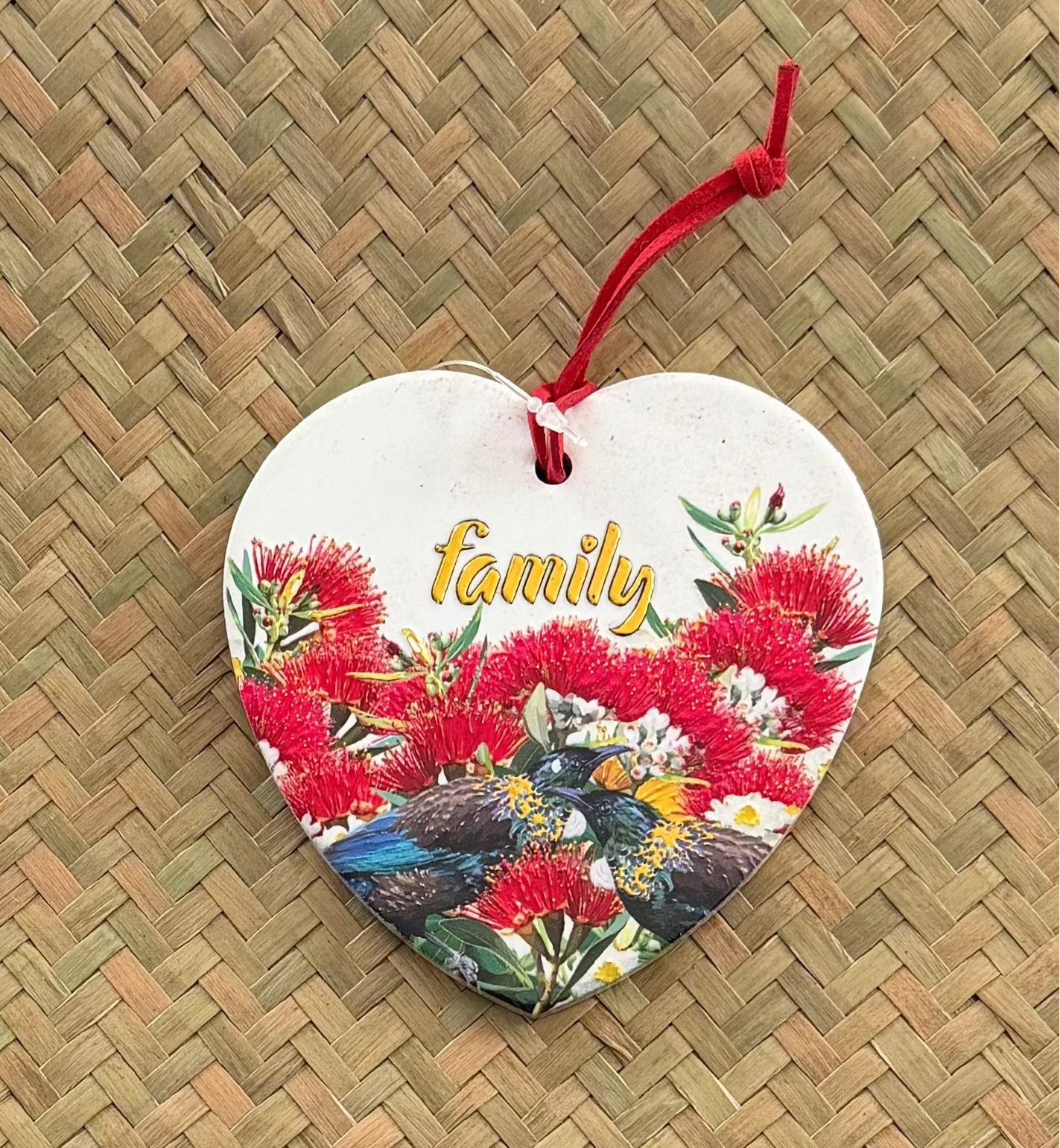Ceramic 3D heart Tuis in Pōhutukawa flowers with family in gold on it