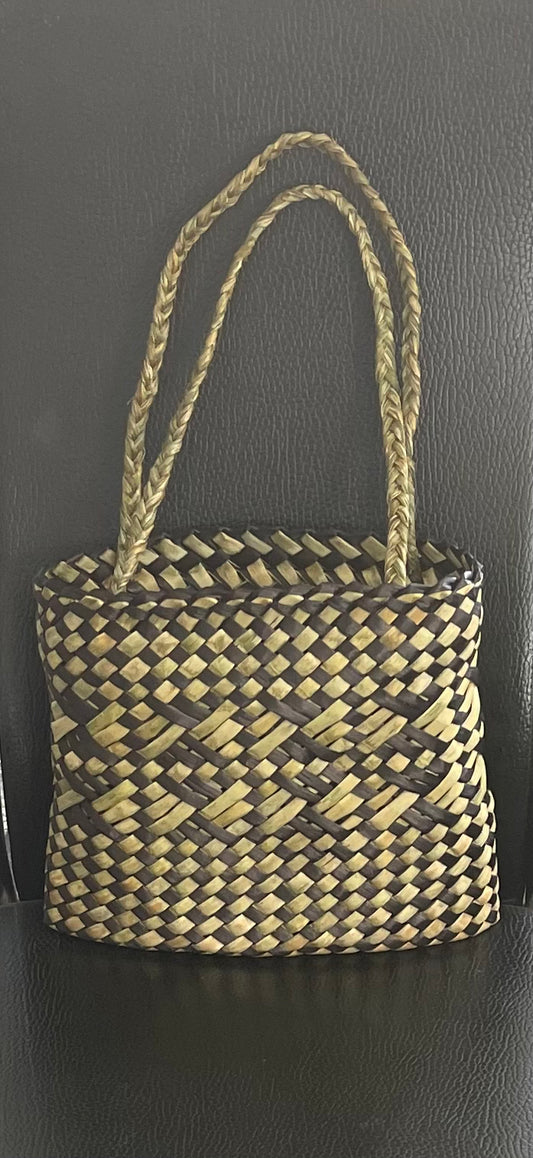 Flax Kete - black and natural