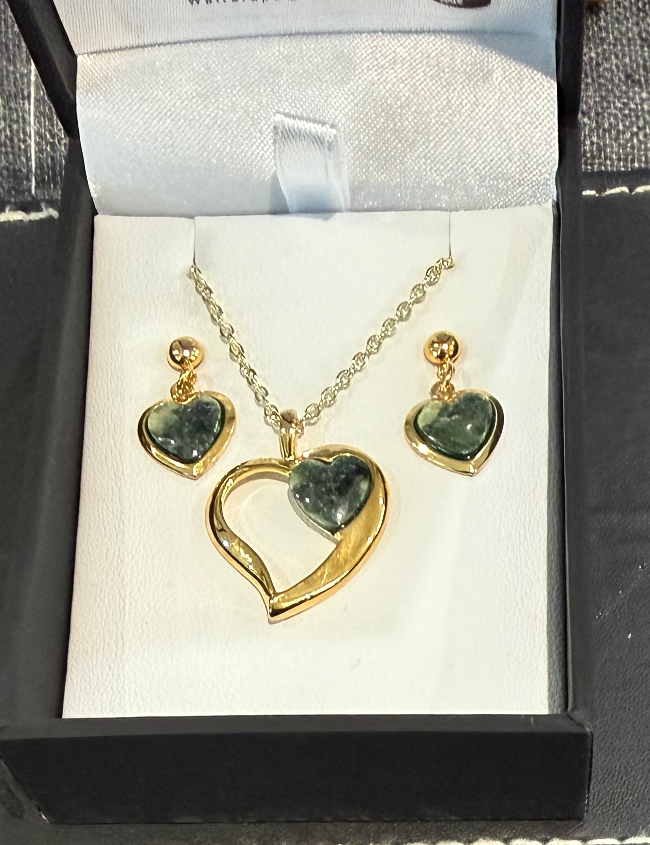 Pounamu heart Set Crafted in the Wairararpa