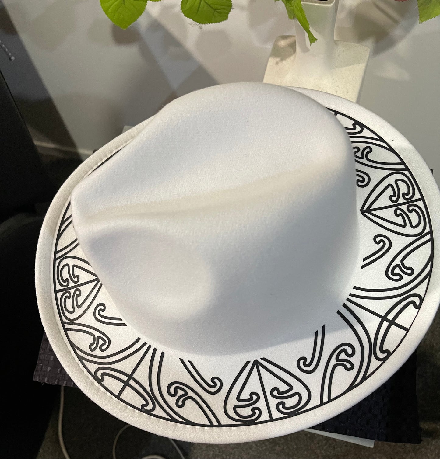 Potae - 57 cm white Fendora Felt Hat - Ready to Decorate Your Own Design