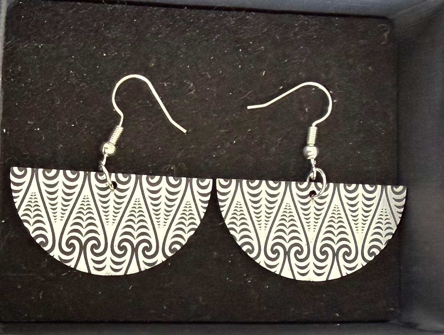 Maori Design Resin - Silver Earrings