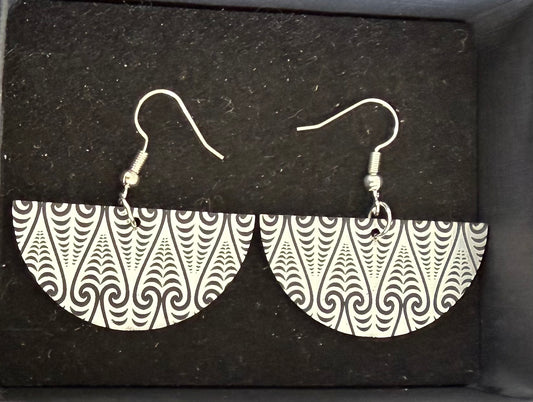 Maori Design Resin - Silver Earrings