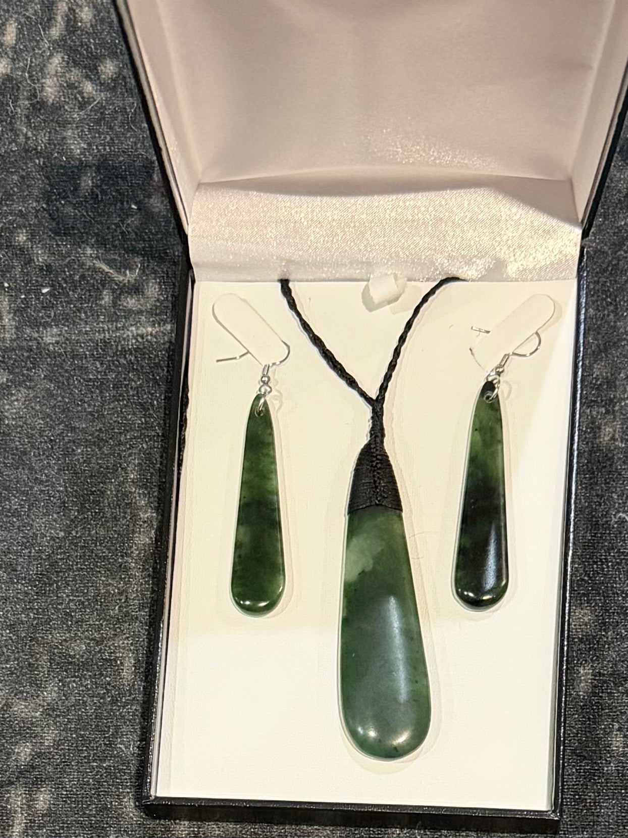 Pounamu tear drop set