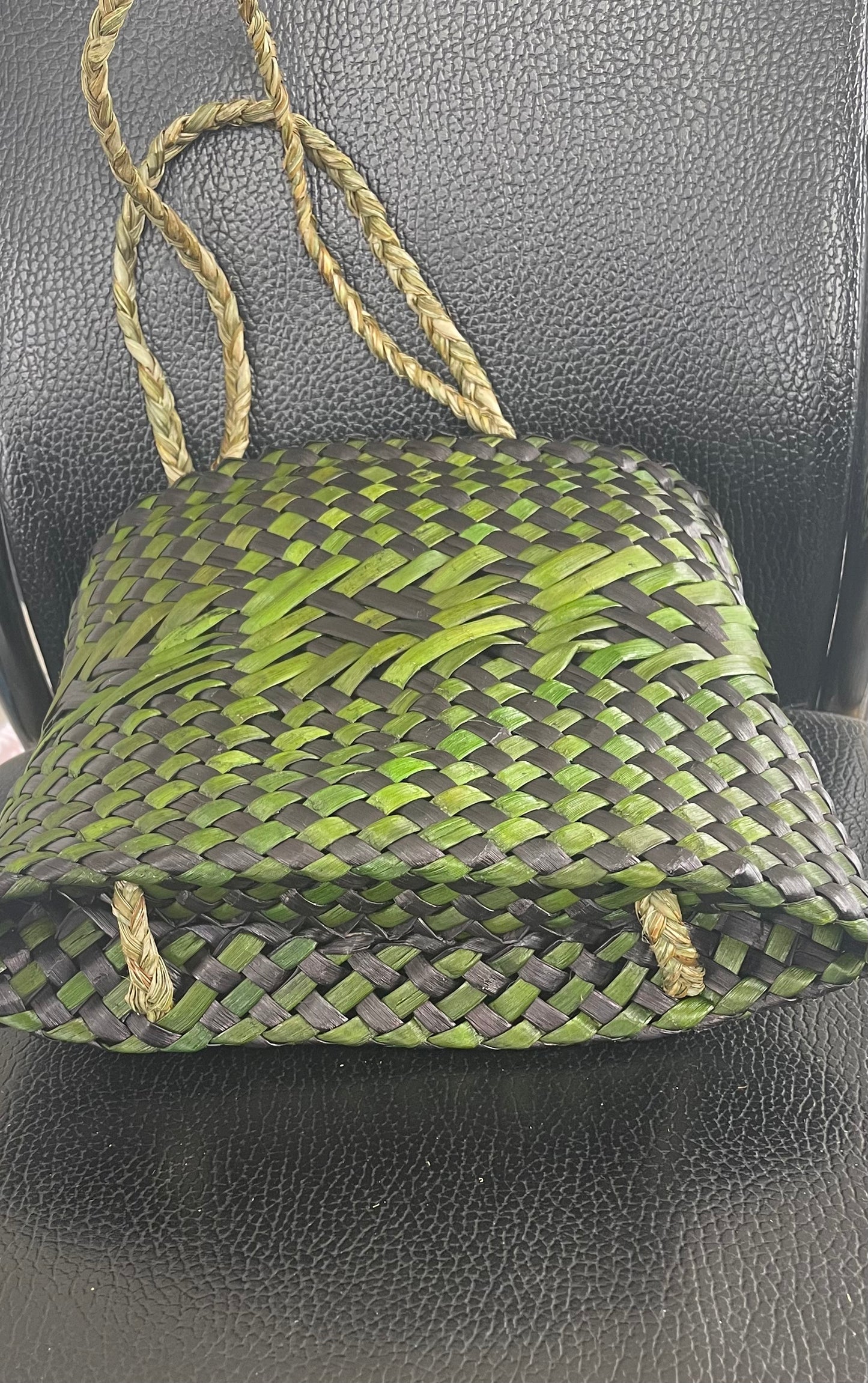 Flax Kete - Olive Green and Black
