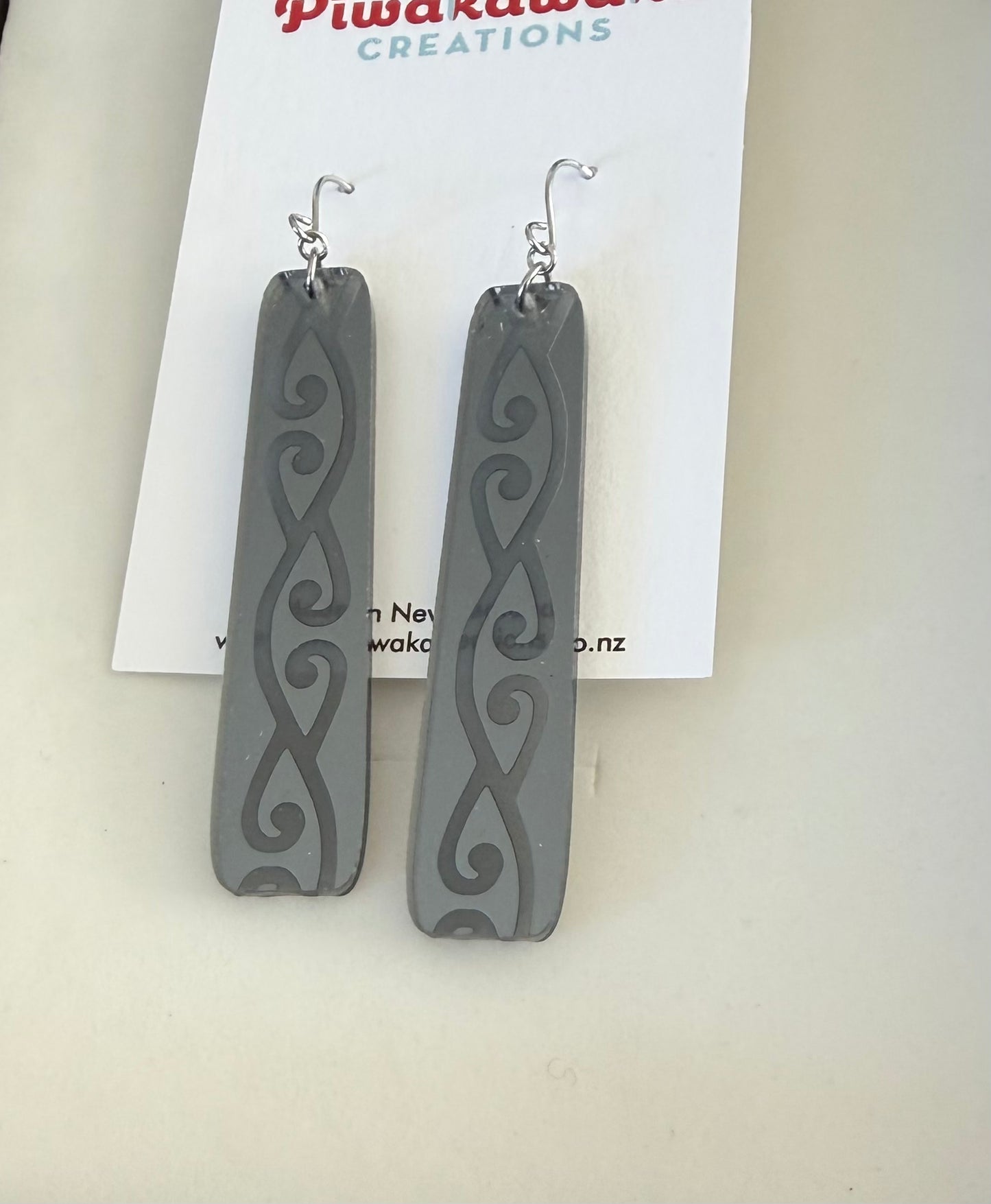 Maori Design Resin - grey Earrings