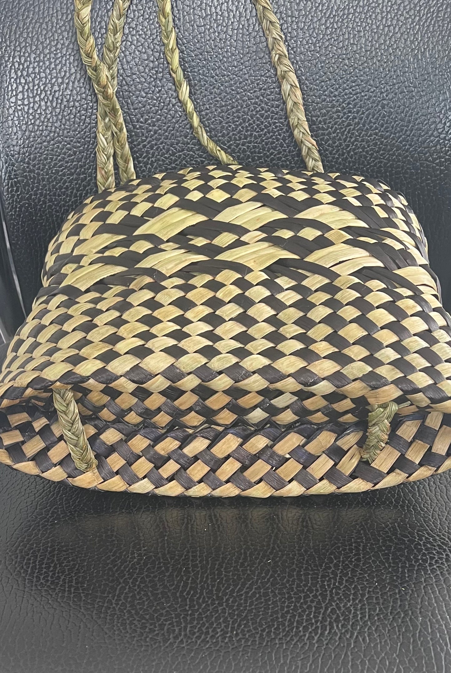 Flax Kete - Black and Natural