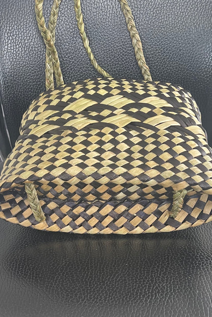 Flax Kete - Black and Natural
