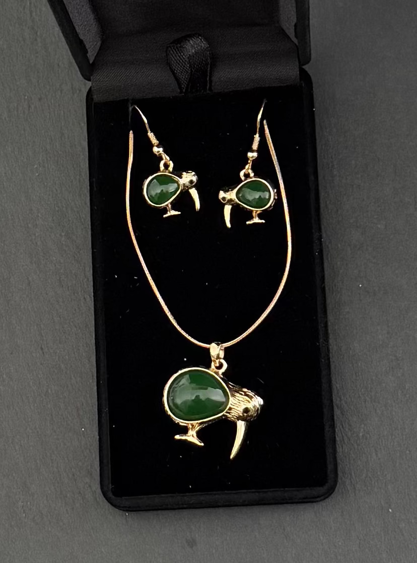Jade kiwi Necklace and Earrings set