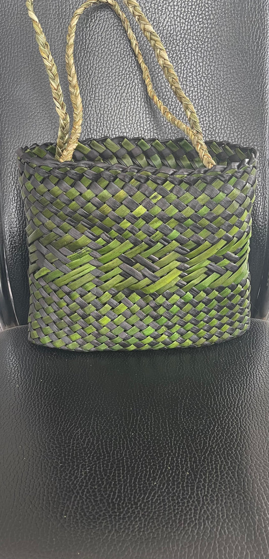 Flax Kete - Olive Green and Black