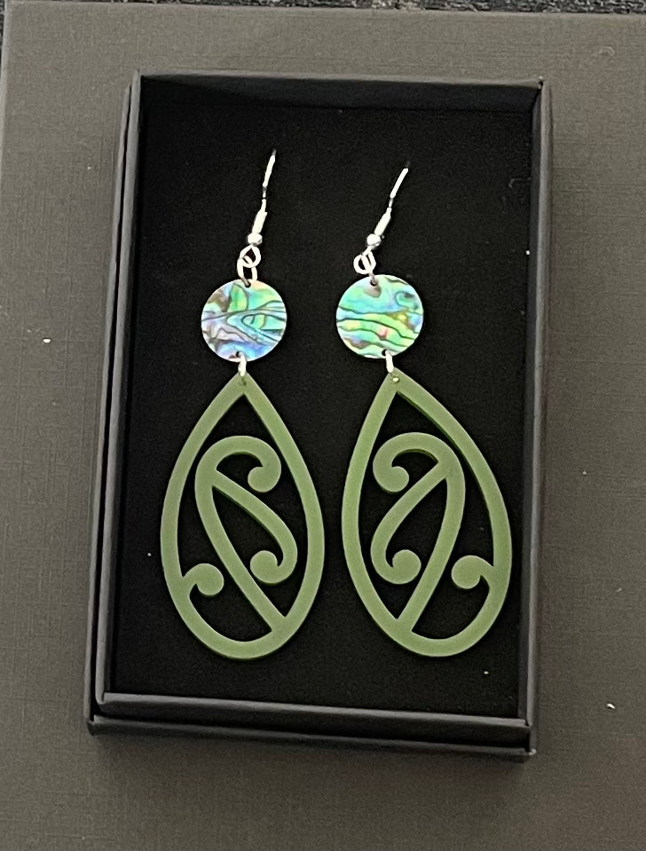 Pitau Paua Earrings - Green and Paua