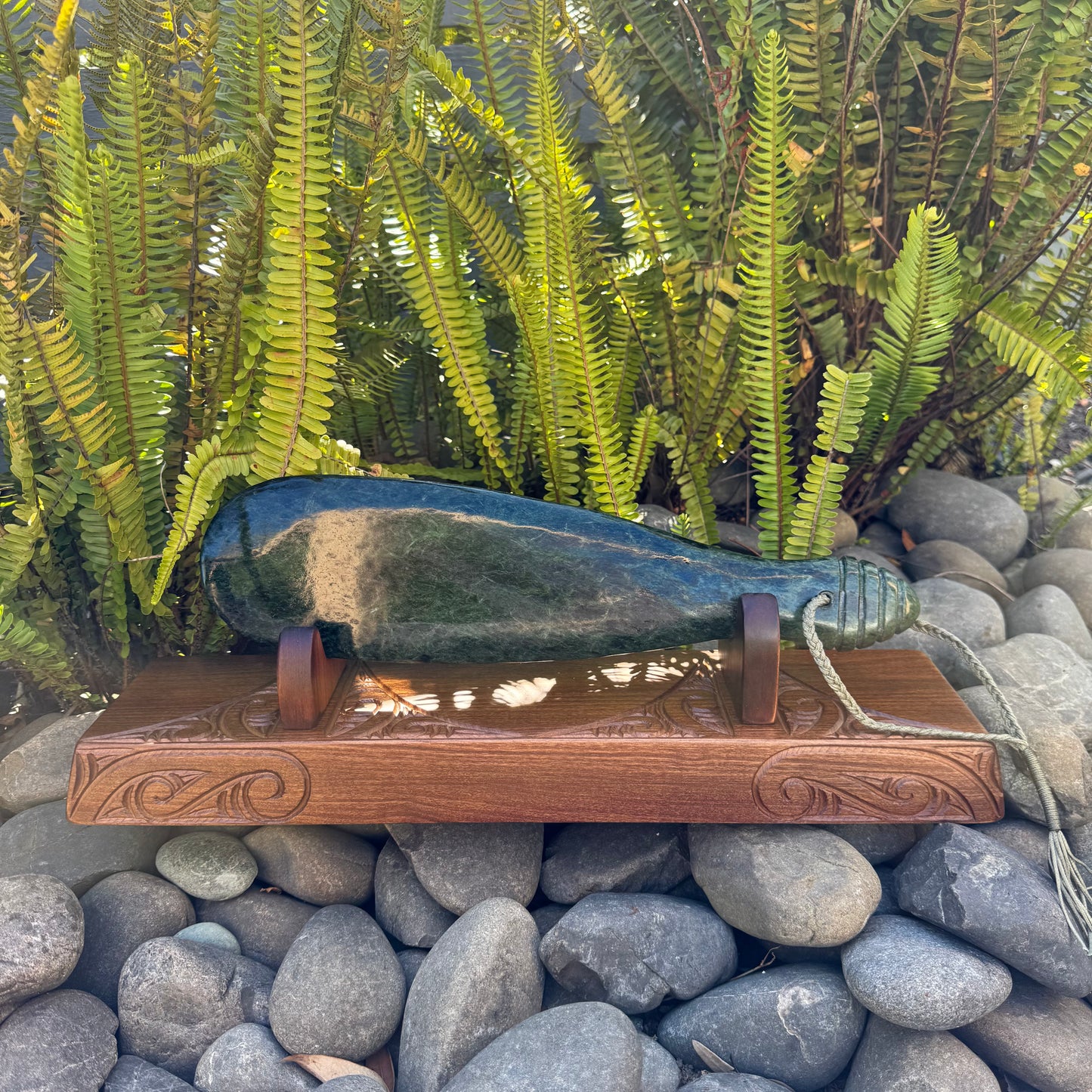 Large Pounamu Mere