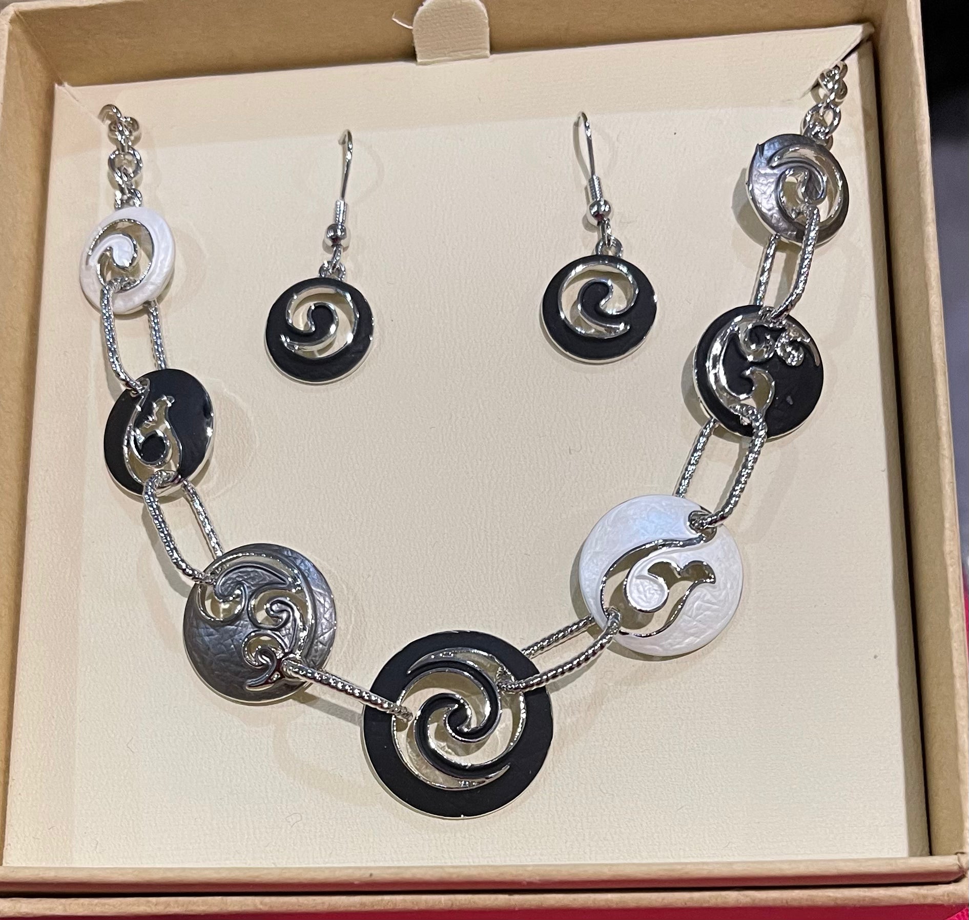 Black and White Koru Necklace Set