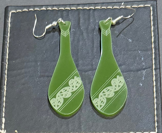 Resin Maori design oars green Earrings