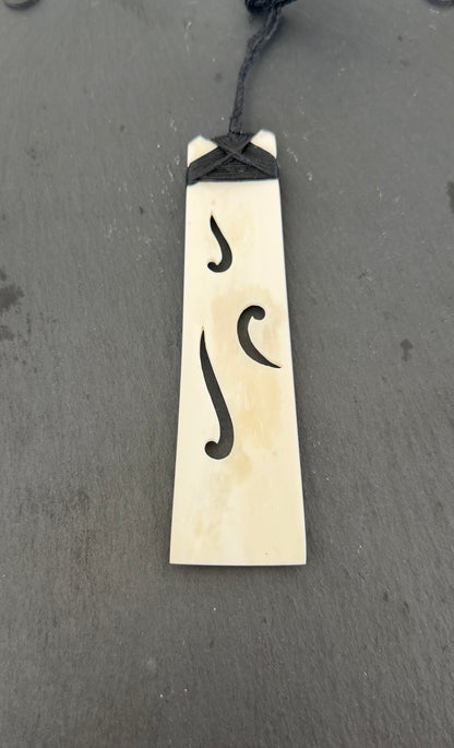 SECONDS Beef Bone Carved Toki. Check out the pictures before you buy as they are marked no 7