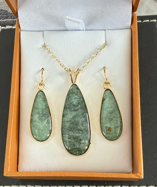Pounamu Drop Set Crafted in the Wairararpa
