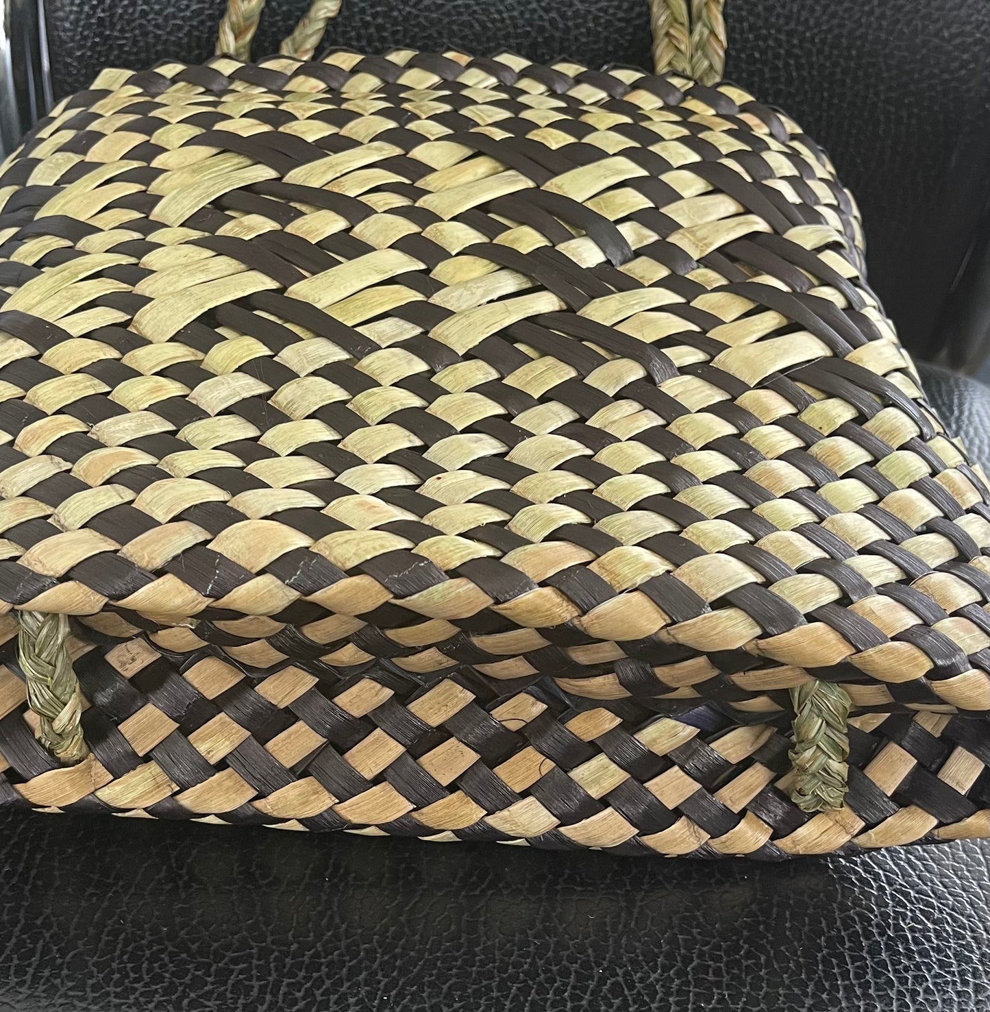 Flax Kete - black and natural