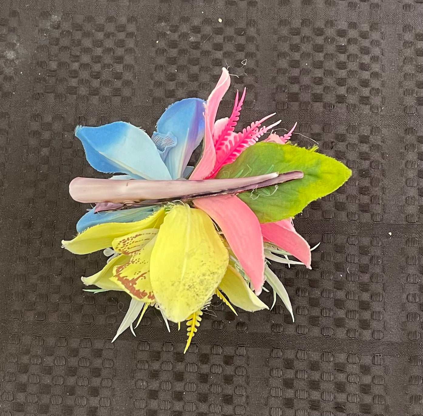 Island Design Artificial Floral Hair Clip