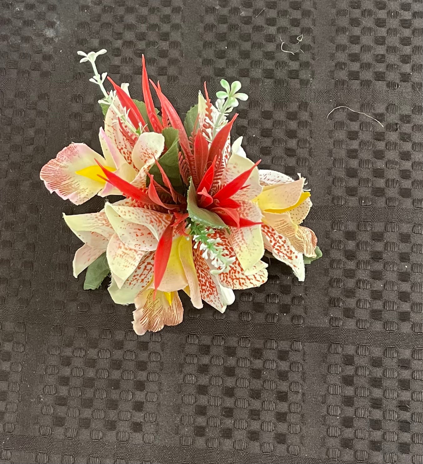 Island Design Artificial Floral Hair Clip