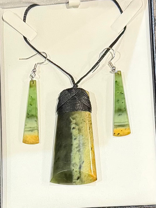 Flower jade Pounamu Toki set