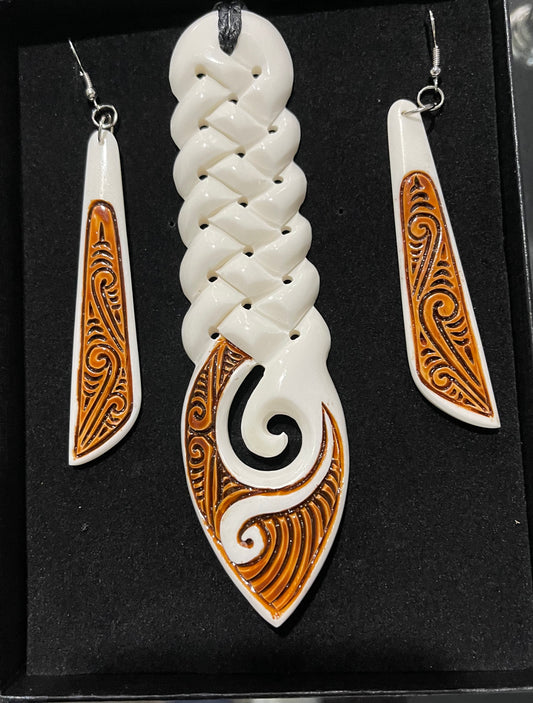 Pikorua Twist - Bone Necklace & Earrings