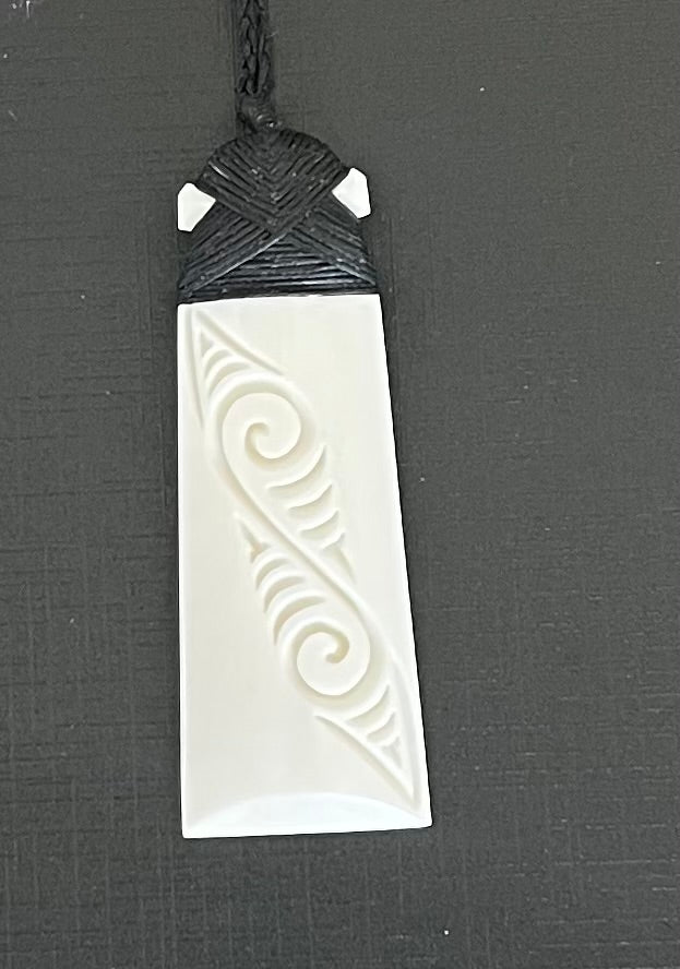 Maori Toki - Maori Necklace - Bone Carving 